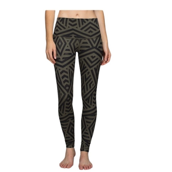 Lululemon Wunder Under Chevron Shuffle Fatigue Green Black Leggings Size 6 - Picture 1 of 10